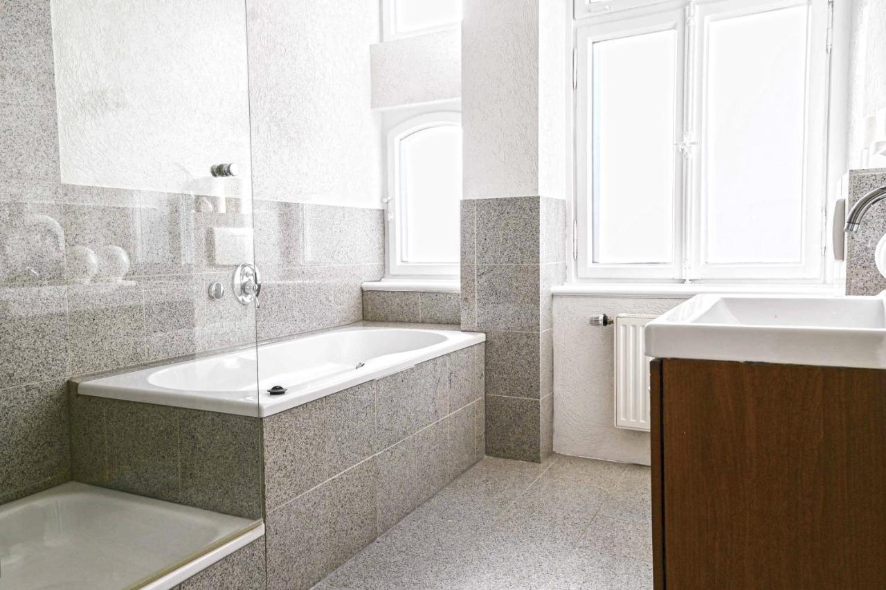 120Qm Denkmal Apartment In Krefeld Mit Stuck Und Balkon - Beuys Apartments - Krefeld Dış mekan fotoğraf